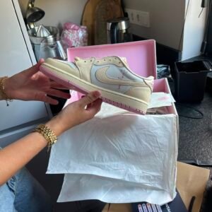Air Jordan 1 Low OG SP Travis Scott "Muslin and Shy Pink" photo review