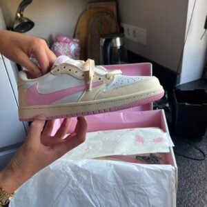 Air Jordan 1 Low OG SP Travis Scott "Muslin and Shy Pink" photo review